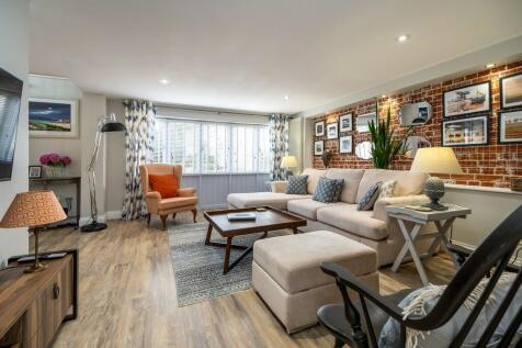 1440px-Elm Farm H...