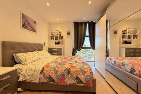 Medina House, Silbury Boulevard  photo 5