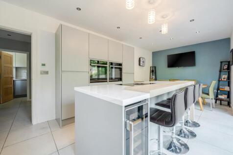 Contemporary kitchen dining room
