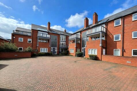 2-bed flat on Printers Place, Stratford-upon-Avon, CV37 6NZ, £1,600/mo