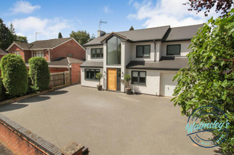 Elevated frontage with carriage driveway