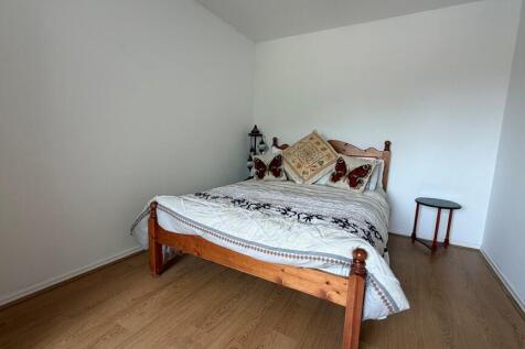 Holbrook Crescent, Felixstowe photo 3