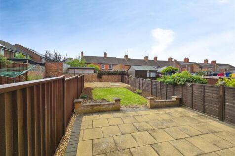 Robinson-Road-Rushden-3-Three-Bedroom-Terrace-Home