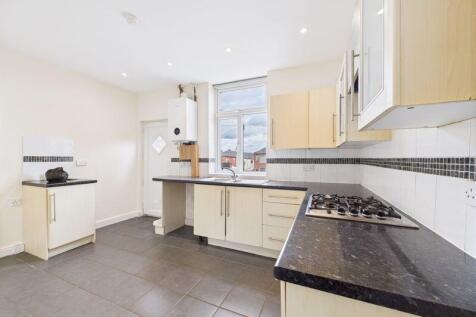  Morton Street, Middleton - Stunning 2-Bedroom Mid-Terraced House To Let photo 3