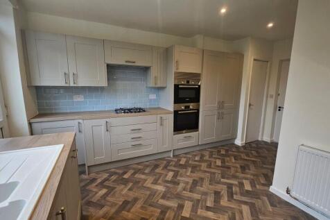 Heaton Avenue, Bramhall, SK7 photo 3