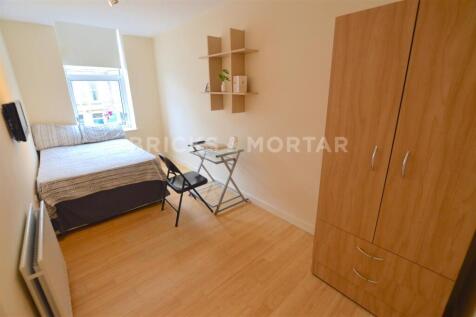 Flat 2, 24 Portland Terrace Green Bedroom.jpg