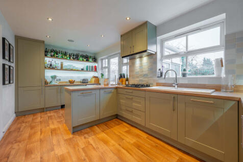  Lomsey Close 02480 