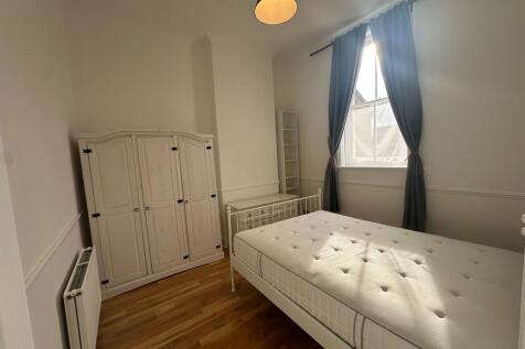 Cleveland House, E17 photo 3