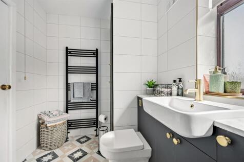 Shower Room - vanity unit.jpg