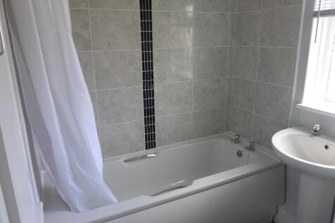 Flat Long Lane, Dalton, Huddersfield, HD5 9SN photo 4