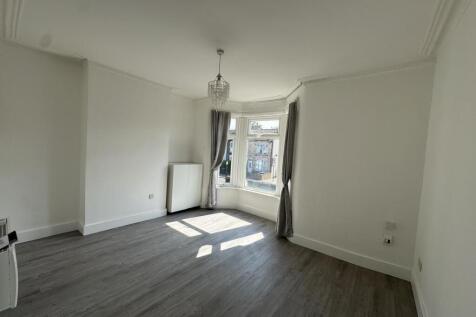Newly refurbished Large 1 Bedroom Flat