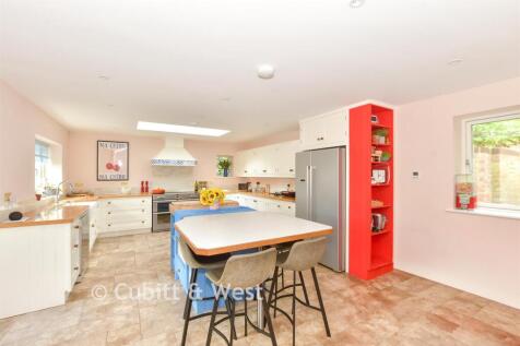 Kitchen/ Breakfast Room