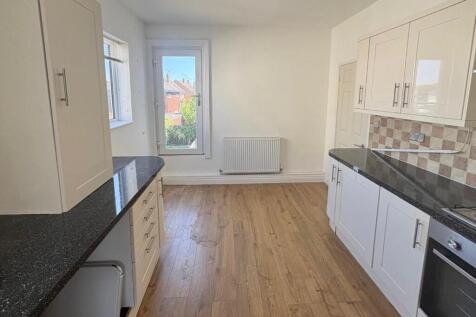 Woodfield Road, Leigh-On-Sea, Essex, SS7 photo 4