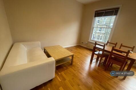 Livingroom/ Kitchen