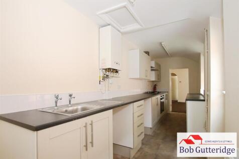 MODERN FITTED KITCHEN