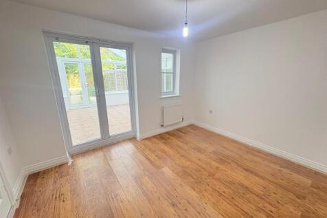 GROUND FLOOR BEDROOM