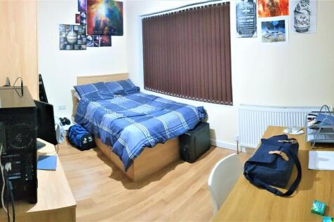Edgeworth Drive, Manchester photo 3