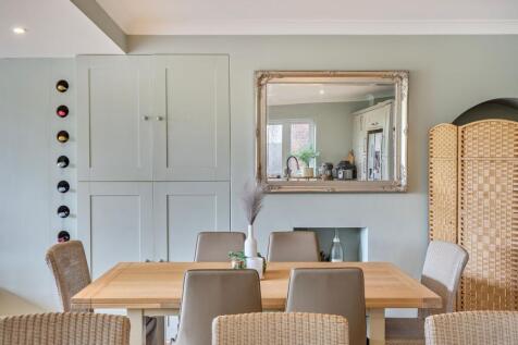 Stoneleigh Park Road, Epsom - KT19 0RG