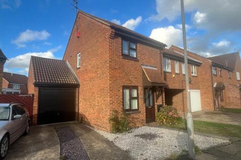 2-bed terraced on Woodcotes, Shoeburyness, Southend-On-Sea, Essex, SS3, £1,350/mo