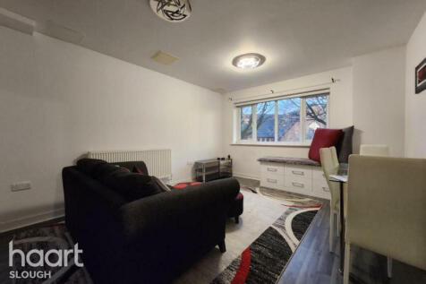 Aspects Court, SLOUGH photo 3
