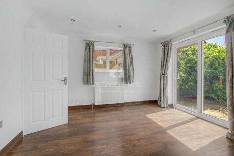 Jefferson Close Stanway Colchester photo 4