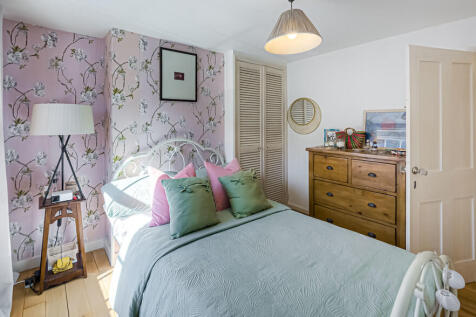 5 Arun Street    ...