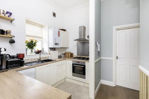 1-bed flat on Manor Road, , Bournemouth, £1,050/mo
