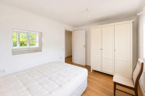 47A Highmead Cres...