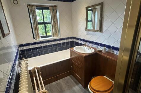 Bathroom T202408130940.jpg