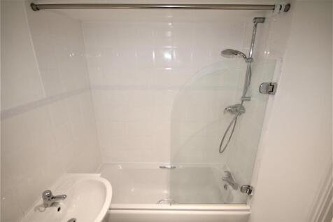 Bathroom b.JPG