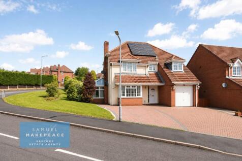 Stunning Four Bedroom Detached Property with Gorg