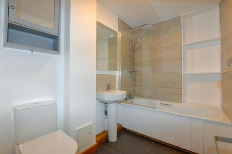 Bathroom 1.jpg