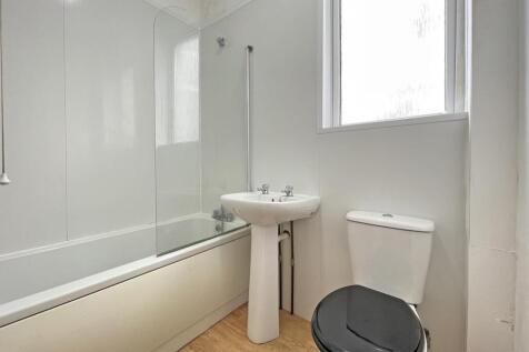 Greenbank Avenue 20 GFF - Bathroom.jpg