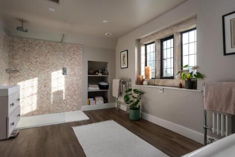 57 - Dowmans Farmhouse - GL53 9QY - Web.jpg