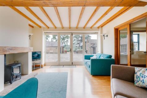Living Room-4.jpg