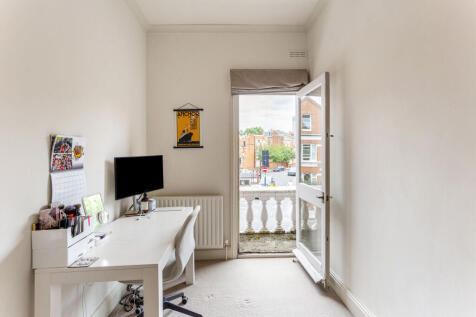 Perrymead Street, Lo