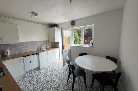 Tressel Drive, Sutton Manor, St. Helens photo 5