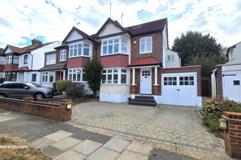 4 Bedroom Semi Detached House