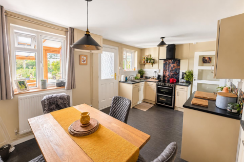 KITCHEN/ DINER