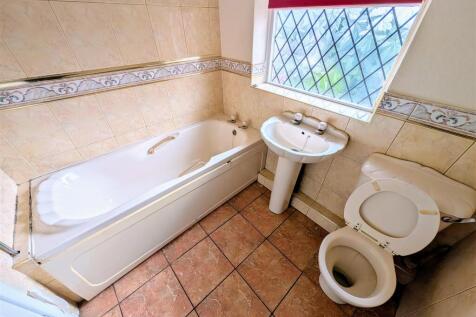bathroom 1.jpg