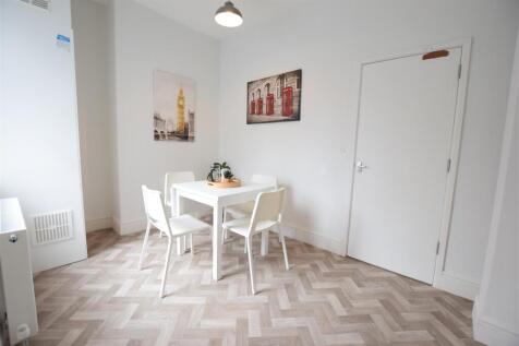 27/28 - Carholme Road - Student House photo 4