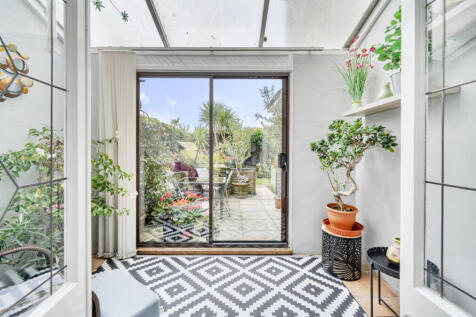 1362379-10-68de6e...