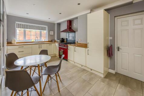 2 Heath House Drive-kitchen1.jpg