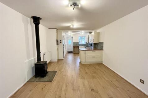 Sitting / Dining Area