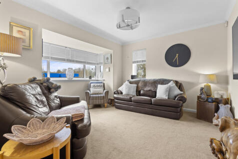 Lounge 1.JPG