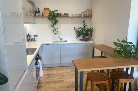 Academy Way, Loughton, Essex photo 4