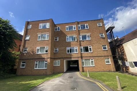 1-bed flat on Wake Green Road, Birmingham, B13, £735/mo