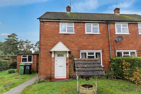 75 Sutton Field, Whitehill, Bordon, GU35 9BS