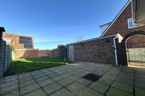 REAR GARDEN. .jpeg