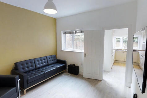 1-bed house on Derby Road, Loughborough, £498/mo